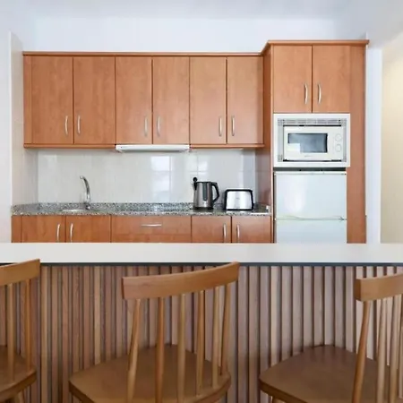 Апартаменти Two Bedrooms With Wifi, Pool, Near The Beach In Puerto Del Carmen Пуерто-дель-Кармен