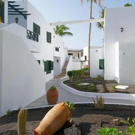 Two Bedrooms With Wifi, Pool, Near The Beach In Puerto Del Carmen Apartment