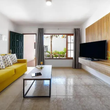 Two Bedrooms With Wifi, Pool, Near The Beach In Puerto Del Carmen Apartment *