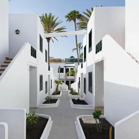 Two Bedrooms With Wifi, Pool, Near The Beach In Puerto Del Carmen Apartment *
